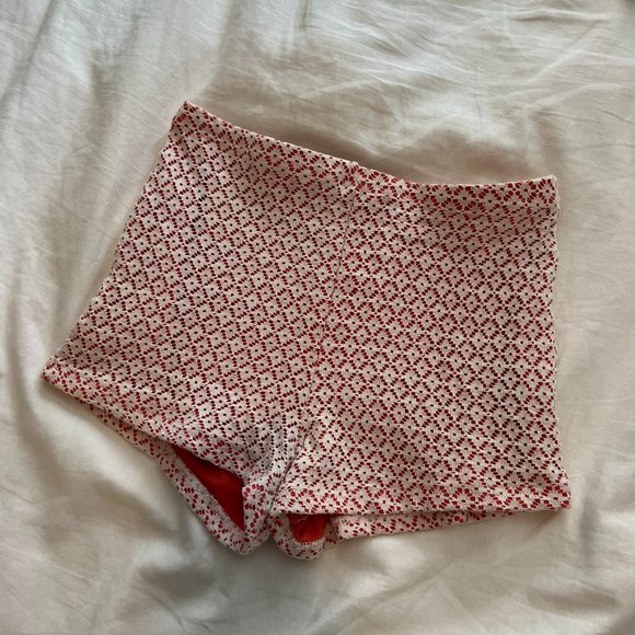 Nasty Gal x MINKPINK White and Coral Textured Pattern Tight High Waisted Shorts - Picture 1 of 3